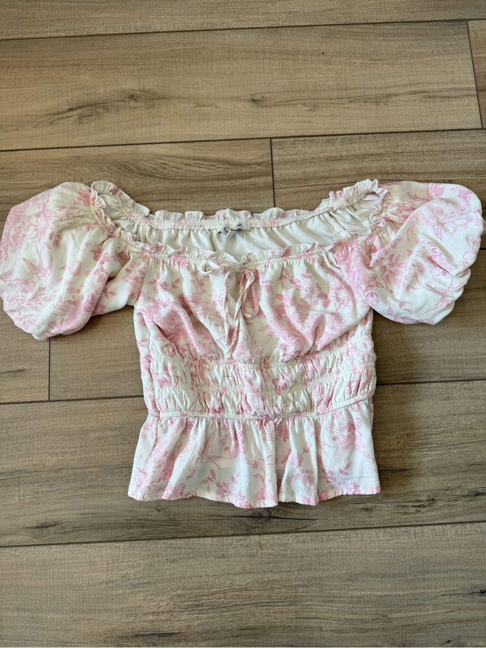 Francesca’s Pink & White Toile Print Smocked Puff Sleeve Crop Top